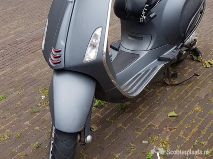 Vespa Sprint S grijs